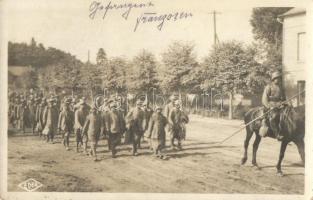 Gefangene Französen / Francia hadifoglyok osztrák-magyar katonai kísérettel / WWI Austro-Hungarian K.u.K. military escort for French POW (prisoners of war). Eder photo