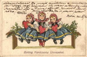 Boldog Karácsonyi Ünnepeket! / Christmas greeting card, little girls with hearts (EK)