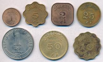 Maldív-szigetek 1960. 1l-50l (6xklf) + 1982. 1R T:1-,2 patina
Maldives 1960. 1 Laari - 50 Laari (6x...