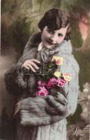 12 db RÉGI motívumlap; hölgyek / 12 pre-1945 postcards; ladies, with litho