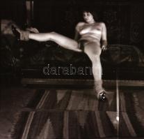 cca 1972 Erotikus és pornográf fotónegatívok, 12 felvétel egy tekercsen, 5,5×5,5 cm