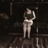 cca 1972 Erotikus és pornográf fotónegatívok, 12 felvétel egy tekercsen, 5,5×5,5 cm