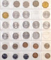165db-os vegyes indiai fémpénz gyűjtemény albumba rendezve, közte sok nagyon szép tartásúval T:1-2
...