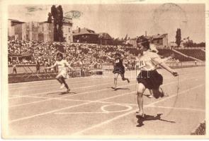 32 db régi és modern városképes lap vegyesen; török, román, cseh és lengyel lapok, pár motívumlap / ...