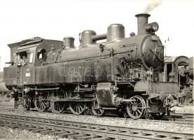 26 db MODERN külföldi vasúti motívumlap, 2 db képeslap füzetben / 26 modern railway motive postcards...