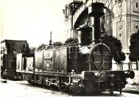 18 db MODERN külföldi vasúti motívumlap, 2 db képeslap füzetben / 18 modern railway motive postcards...