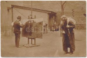 cca 1900 Ismeretlen festőművész alkotás közben, fotólap, 9×14 cm