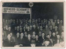 cca 1930-1940 Hofherr-Schrantz Gépgyár Kispest dolgozóinak fotója, 8,5x11,5 cm