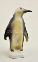 Arpo román porcelán pingvin, kézzel festett, jelzett, apró kopásokkal, m: 13 cm