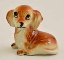 Buksi, porcelán kutyafigura, kézzel festett, jelzés nélkül, apró kopásnyomokkal, m: 6,5 cm