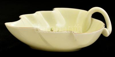 Hollóházi levél alakú füles tálka, matricás, jelzett, kis kopásokkal, 14×11 cm