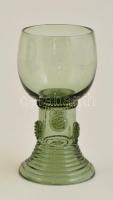 Zöld üveg talpas pohár, apró karcolásokkal, d: 6 cm, m: 12 cm.