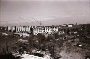 cca 1963 Kecskeméti városképek, utcaképek, épületfotók (Leninváros, Árpád krt., uszoda), 49 db vinta...