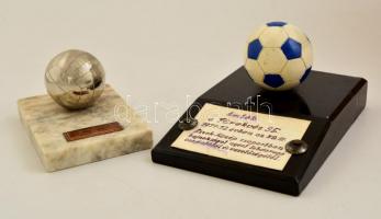 Futball labda asztali emlék tárgyak, 2 db, 18×12 cm, 12×8 cm