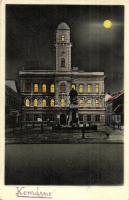 Komárom, Komárno; Radnica s Klapkovym pomníkom / Városháza este a Klapka szoborral. L. H. K. 255. 1936. / Rathaus mit dem Klapkadenkmal / town hall, statue at night (EK)