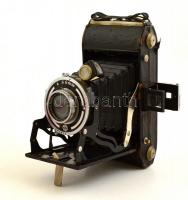 cca 1930 Német 6x9-es harmonika kihuzatos fényképezőgép, Schneider-Kreuznach Radionar 105mm f/4,5 objektívvel, Pronto zárral, viseltes, de működőképes állapotban / Vintage German 6x9 folding camera, in worn, working condition