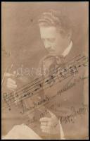 Balázs Árpád (1874-1941) zeneszerző, rendőrkapitány üdvözlő sorai és aláírása őt ábrázoló fotón
