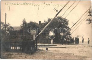 1925 Balatonberény, Vasútállomás, sorompó "Figyelmeztetés" táblával. photo