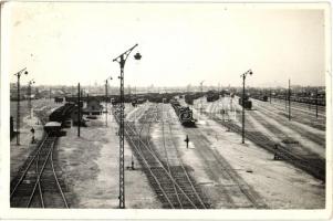 1942 Budapest XIV. Rákosrendező pályaudvar, vasútállomás a vágányokkal, mozdony. Bátori Béla photo