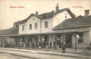 1909 Csap, Chop; Vasútállomás, vasutasok, vagon. Glück Imre kiadása / Bahnhof / railway station, wagon, railwaymen (EK)