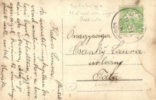 1910 Tatabánya, Mészáros Gyula fodrász mester üzlete, fodrász és segédei a kapuban. photo (EK)