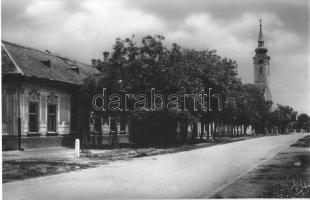 Alsónémedi - 2 db modern városképes lap: utcakép, villa, templom (Képzőművészeti Alap)