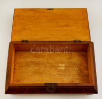Régi biedermeier doboz kulccsal, kis sérülésekkel, 27,5×17,5×7,5 cm