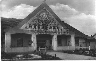 Komádi - 4 db modern városképes lap: Fő tér, üzletek, automobil, Református templom, kerékpár, "...