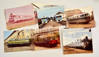 Vegyes vasúti fotó tétel, egy cipősdoboznyi, több száz darab, érdekes, átnézésre érdemes anyag!