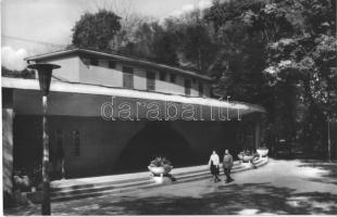 Tatabánya - 8 db modern városképes lap: Halászkert, étterem, Petőfi kertmozi, üzlet, autóbusz, tömbh...