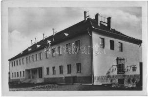 Tamási - 4 db modern városképes lap: Járási Tanácsház, automobil (Képzőművészeti Alap)