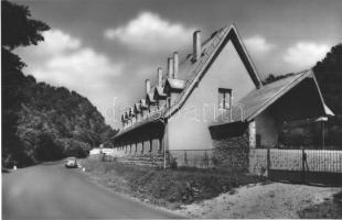 Szarvaskő - 3 db modern városképes lap: utcakép, teherautó, Hóvirág turistaház, látkép (Képzőművésze...