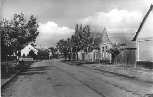 Solt - 5 db modern városképes lap: Templom, Petőfi Kultúrház, utcakép, Földművesszövetkezeti vendégl...