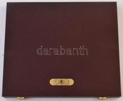 Fa éremtartó doboz 12 férőhellyel, szép, újszerű állapotban