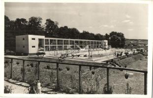 Ungvár, Uzshorod, Uzhorod; Strand, fürdőzők / swimming pool, bathing people