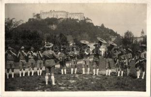 Salzburg, Austrian scout music band with the castle. Foto Rothmaier