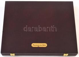 "GÖDE" fa éremtartó kazetta, kivehető tálcával, összesen 24 férőhellyel, újszerű állapotba...