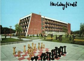 11 db modern magyar szabadtéri sakk motívumú képeslap / 11 modern Hungarian outdoor chess motive pos...