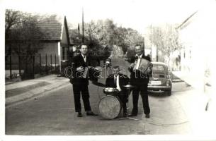 29 db MODERN főként fotólap, közte városképek, életképek, események / 29 modern mostly photo postcar...