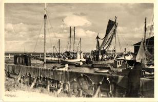 30 db MODERN és RÉGI külföldi városképes lap, fotólap / 30 modern and pre-1945 town-view postcards. ...