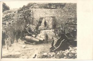 Első világháborús osztrák-magyar megsemmisített és szétszedett mozsárágyúk / WWI K.u.K. military, destroyed mortar cannons. photo