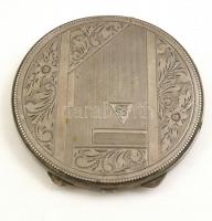 Ezüst (Ag.) pudrié, jelzett fém betéttel, gravírozott mintával, monogrammal, nettó:51 g, d:9 cm