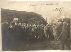1918 Szepsi, Abaújszepsi, Moldava nad Bodvou; Hangya Szövetkezet raktára, katonák sorozása / Cooperative shop warehouse, WWI K.u.k. military recruitment (vágott / cut)