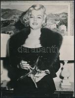 Marilyn Monroe (1926-1962) színésznő, privát másolat eredeti negatívról 1984-ből, pecséttel, 21,5×16,5 cm