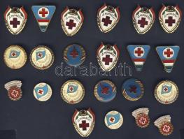 24db 6klf szocialista, zománcozott, vöröskeresztes jelvény T:1,2+