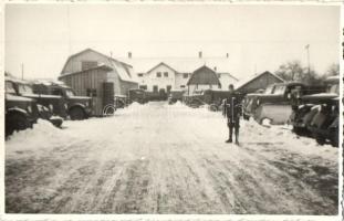 1940 Szászrégen, Reghin; 101. gépkocsizó alakulat a Nautica csónakgyárnál télen / WWII Hungarian motorized unit by the Nautica boat factory in winter. photo (fa)