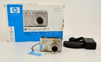 HP Photosmart R817 digitális fényképezőgép, új állapotban, tartozékokkal, eredeti dobozában, angol szabványú tápcsatlakozóval