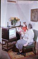 cca 1965 Televíziós készülék professzionális reklámja, Kotnyek Antal (1921-1990) budapesti fotóripor...