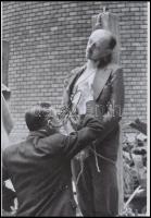 1945 Budapest, háborús bűnösök kivégzése, vintage negatívokról készült 6 db mai nagyítás, 25x18 cm