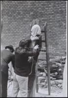 1945 Budapest, háborús bűnösök kivégzése, vintage negatívokról készült 6 db mai nagyítás, 25x18 cm